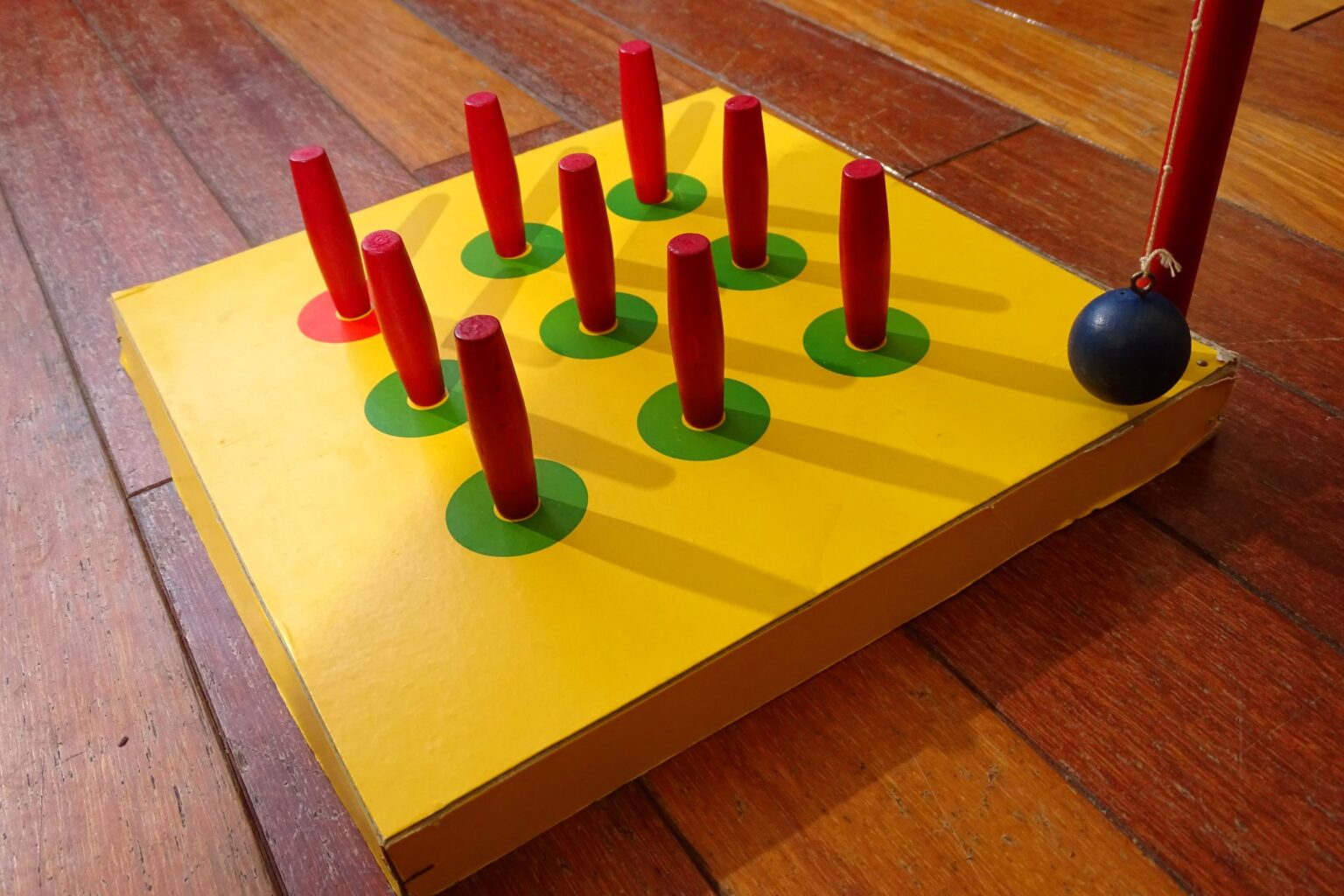 1960's Table Skittles Game by Chad Valley, England - tomsk3000