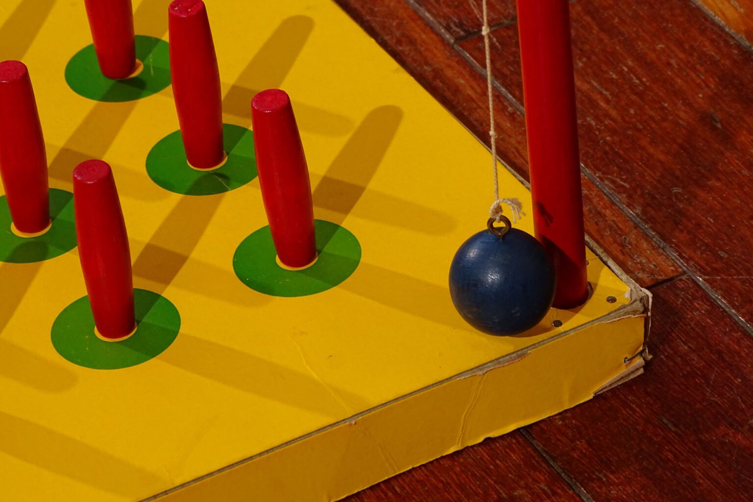 1960's Table Skittles Game by Chad Valley, England - tomsk3000